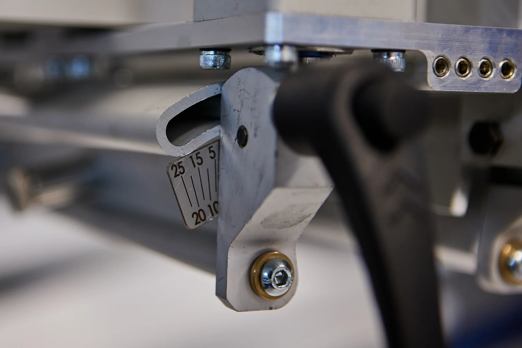 Squeegee angle adjustment used on URS Round Pro